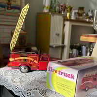 شاحنة رجل الإطفاء من " حديد صاج " اصدار قديم