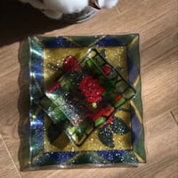 صحون يابانية فنتج من الزجاج الملون