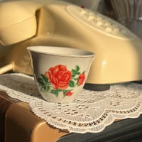 فنجال مورد اصدار قديم | ختم صيني احمر