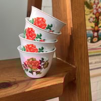 فنجال مورد اصدار قديم | ختم صيني احمر