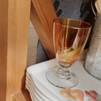 قلاص فنتج لون العنبر