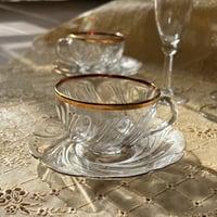 كوب زجاجي فنتج بإيطار ذهبي