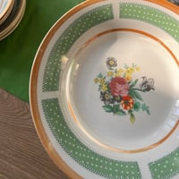 مجموعة صحون موردة ، فنتج