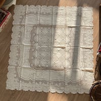 مفرش طاولة ، فنتج