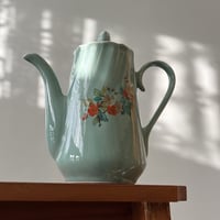 ابريق بلون اخضر فنتج