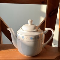 إبريق فنتج من البورسلان