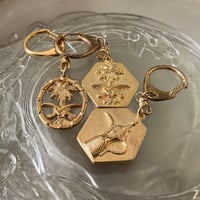 ميدالية فنتج شعار الدلة & سيفين ونخلة