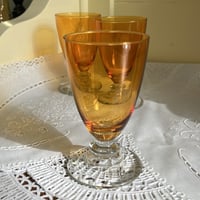 قلاص فنتج لون العنبر