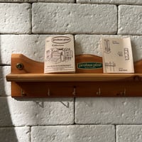 رف جداري عتيق من السبعينات