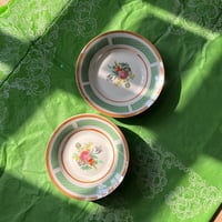 مجموعة صحون موردة ، فنتج