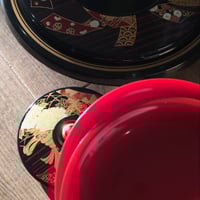 صحن بلاستيك مقسم اصدار قديم مخزن