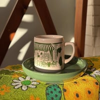 كوب قهوة من البورسلين بتصميم المقهى من ‎بيلا ميزون...