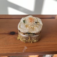 علبة سيراميك فنتج على شكل قلب