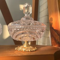 كريستال أصلي ، و اصدار عتيق بقاعدة من النحاس ، صنا...