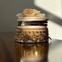 علبة سيراميك فنتج على شكل قلب