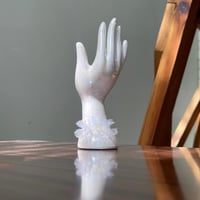 تحفة خزف فنتج مزيّنه بقماش