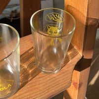 قلاص فنتج لمشروب غازي قديم يسمى "Kitty Kola"