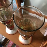 قلاص زجاج بقاعدة بلاستيك اصدار قديم