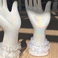 تحفة خزف فنتج مزيّنه بقماش