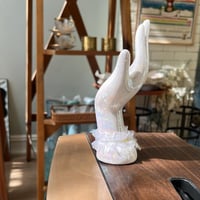 تحفة خزف فنتج مزيّنه بقماش