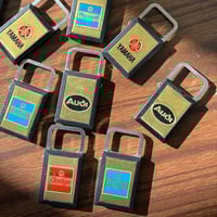 ميدالية فنتج على شكل قفل