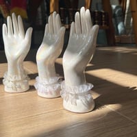 تحفة خزف فنتج مزيّنه بقماش