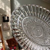 صحون زجاجية مزخرفة فنتج