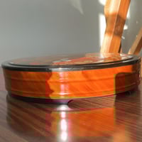 طبق تقديم خشبي ‎عتيق مطلي بالورنيش الأحمر والأسود...