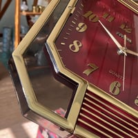 ساعة حائط اصدار قديم مخزّن