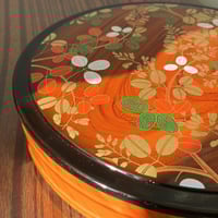 طبق تقديم خشبي ‎عتيق مطلي بالورنيش الأحمر والأسود...