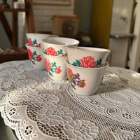 فنجال مورد اصدار قديم | ختم صيني احمر