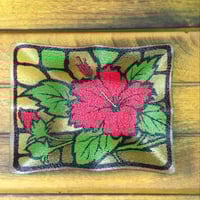 صحون يابانية فنتج من الزجاج الملون