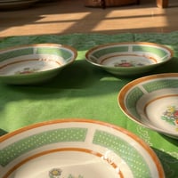 مجموعة صحون موردة ، فنتج