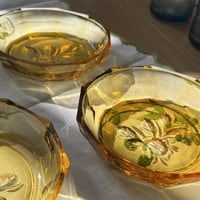 صحن ياباني فنتج ونادر من لون الكهرمان