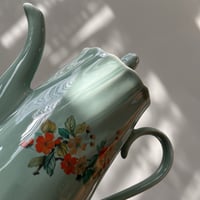 ابريق بلون اخضر فنتج