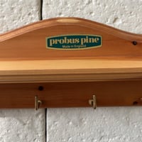 رف جداري عتيق من السبعينات