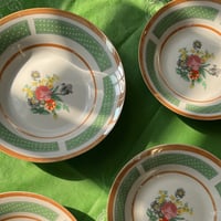 مجموعة صحون موردة ، فنتج