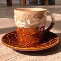 كوب خزف صيني بنقوش بارزة