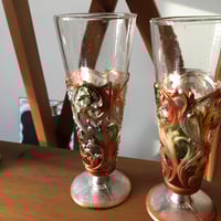 قلاص زجاج بقاعدة بلاستيك اصدار قديم