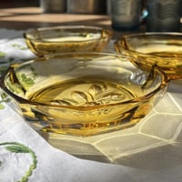 صحن ياباني فنتج ونادر من لون الكهرمان