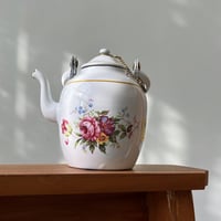 ابريق يوغسلافي عتيق