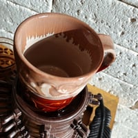 كوب خزف صيني بنقوش بارزة