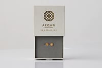 حلق دوار الشمس الذهبية من الذهب الاصفر عيار 21 قير...