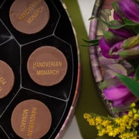 مكس براند من هانوفيرين مع ازهار البنفسج