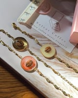 اسوارة المخمل- ذهبي