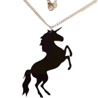 تعليقة اكريليك شكل حصان