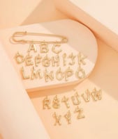 دبوس زينة حروف