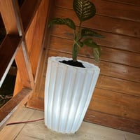 مركن زرع مودرن مع إضاءة LED مقاس وسط