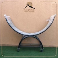 حامل حطب حديد حجم وسط - تصميم متين وسهل الاستخدام