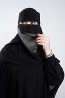 نقاب ملكي مبطن حرير أسود إسلامي (ربطة)